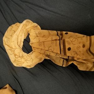 delicate Chanel Scarf / muffler